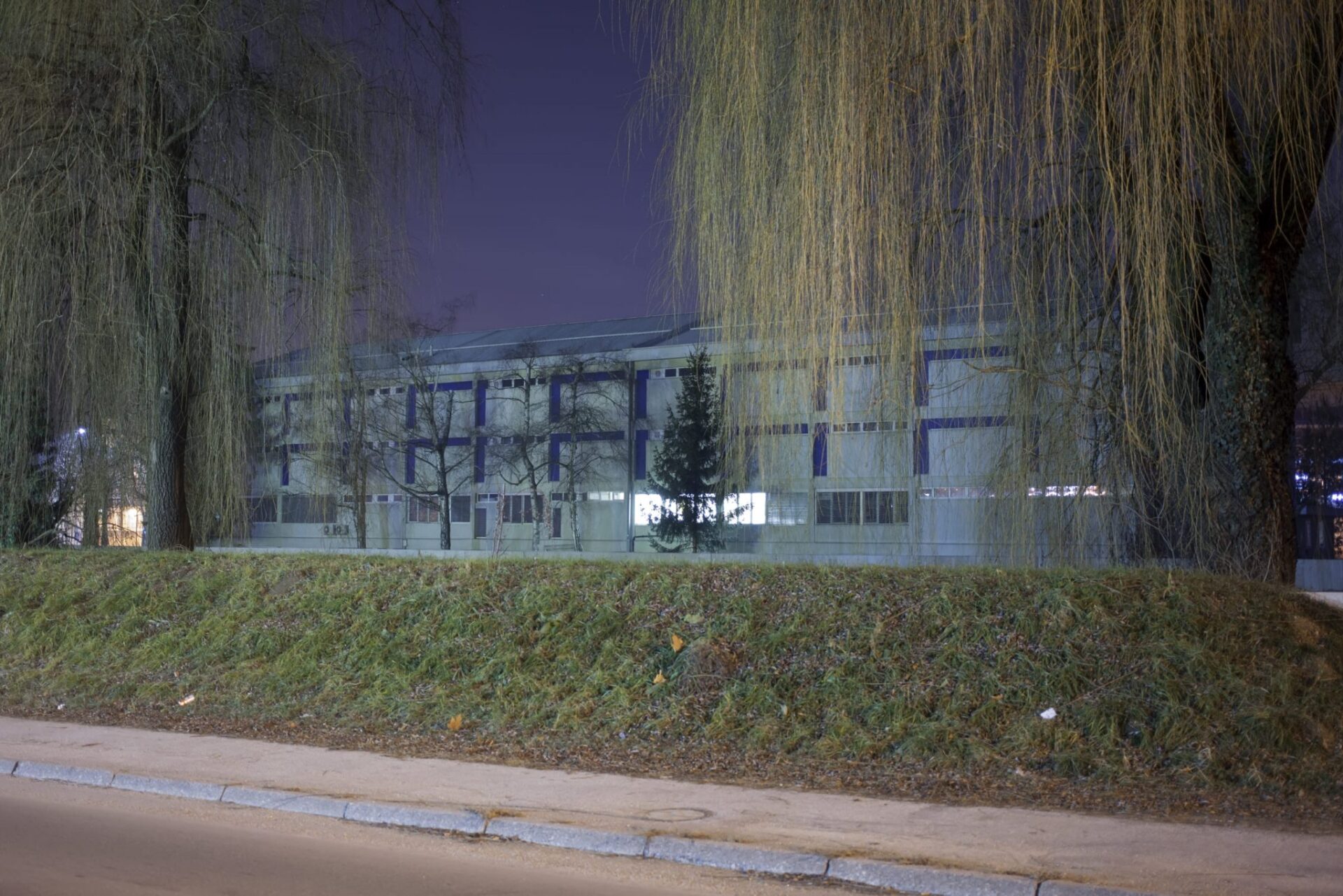 Nočna fotografija stavbe Zgodovinskega arhiva Celje