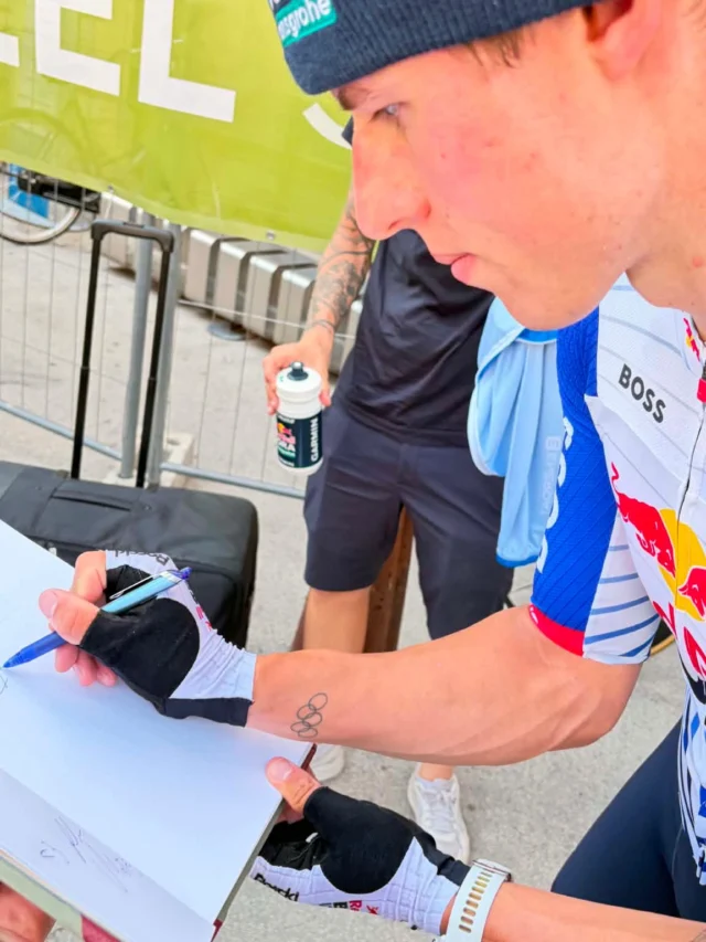 ✏️ Opravljeno. @laurencepithie , zmagovalec 3. etape 26. @tourofsloveniaofficial s ciljem v @mestnaobcinacelje se je vpisal v častno Knjigo kolesarskih vpisov v Celju. 🤩
